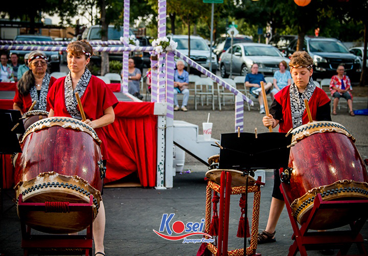 Tháng 8, Obon Phong Cách Hawaii