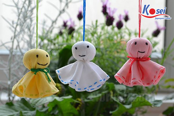 búp bê cầu mưa của Nhật Bản