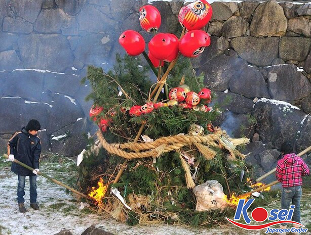 lễ hội đốt bùa truyền thống Nhật Bản