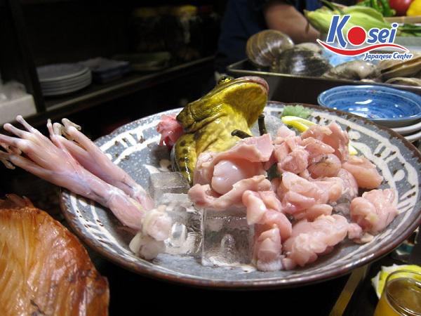 món gỏi ếch sống ở nhật
