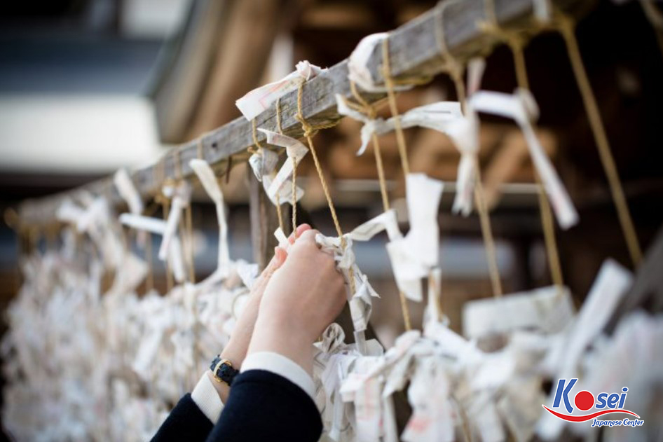 phong tục rút quẻ bói Omikuji Nhật Bản, bói giấy omikuji, omikuji là gì, quẻ bói omikuji