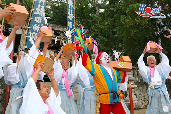 Bất ngờ trước lễ hội “ép buộc” tất cả người Nhật đều phải cười thả ga