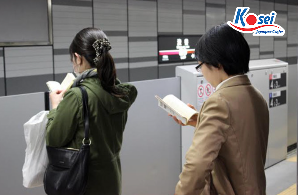 văn hóa đọc đứng của người Nhật