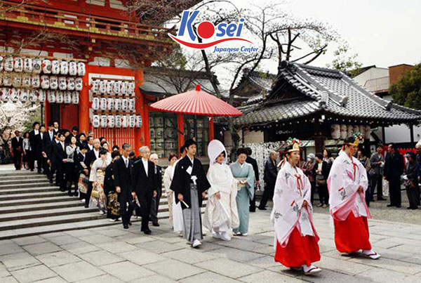 MỔ XẺ 10  nét trong phong tục cưới ở Nhật và ở Việt